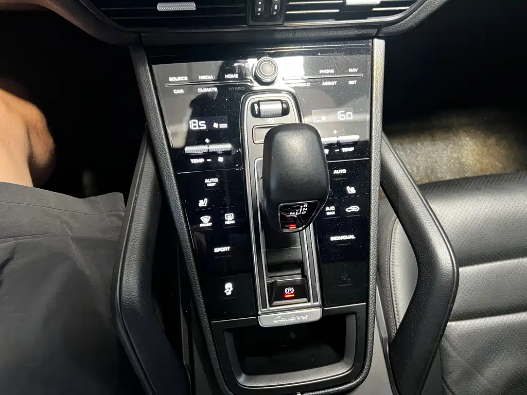 Porsche Cayenne 2020 — фото 11