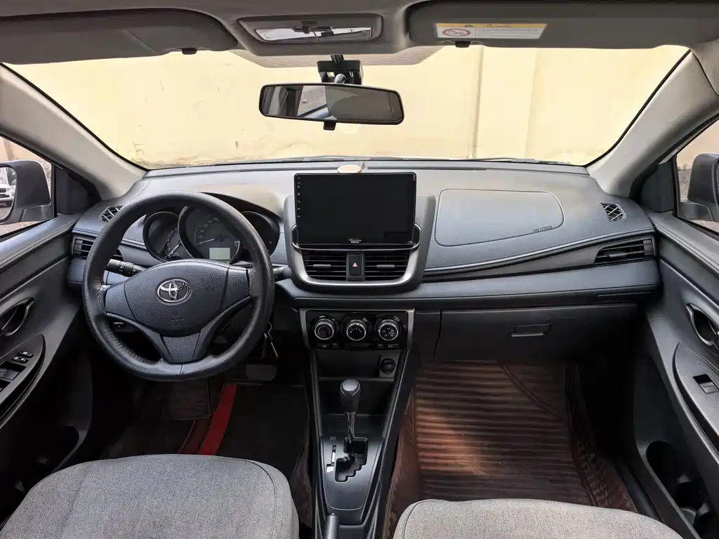 Toyota Yaris L 2021