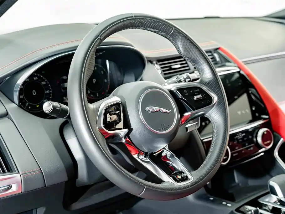 Jaguar E-PACE 2023 — фото 10
