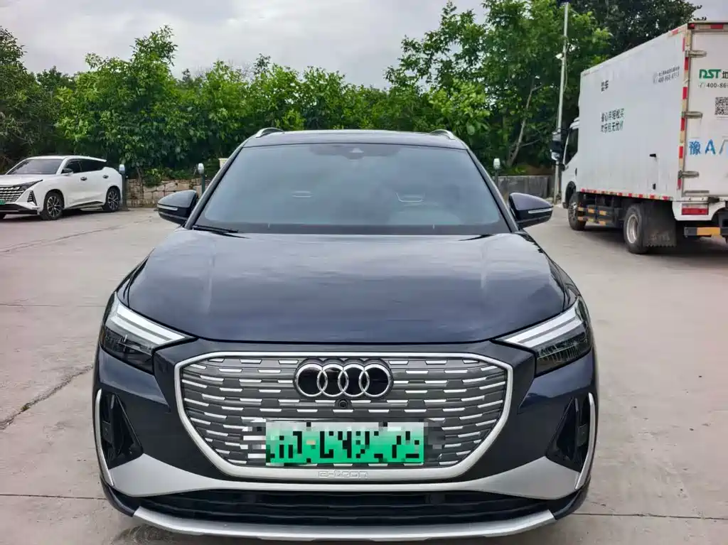 Audi Q4 e-tron 2023 — фото 2