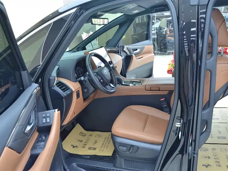 Toyota Alphard 2025 — фото 4