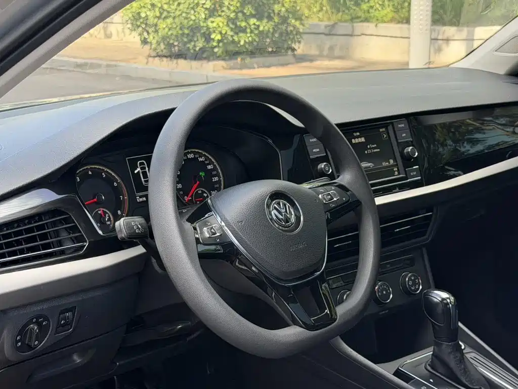 Volkswagen Lavida 2018 — фото 16