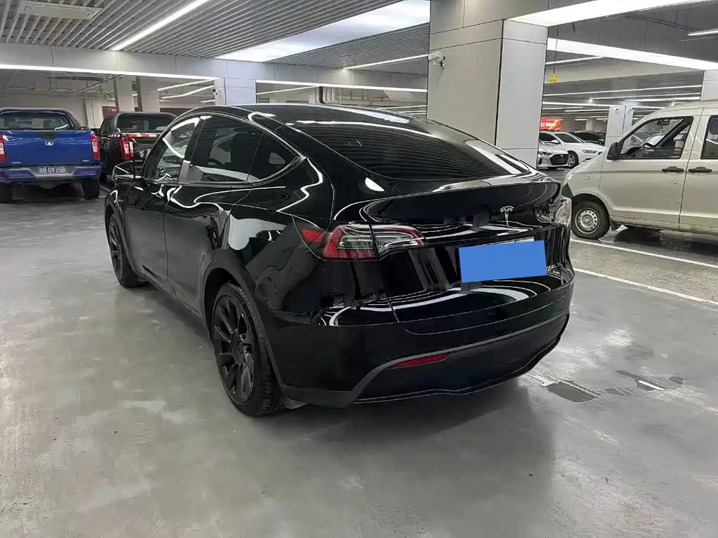 Tesla Model Y 2023 — фото 13