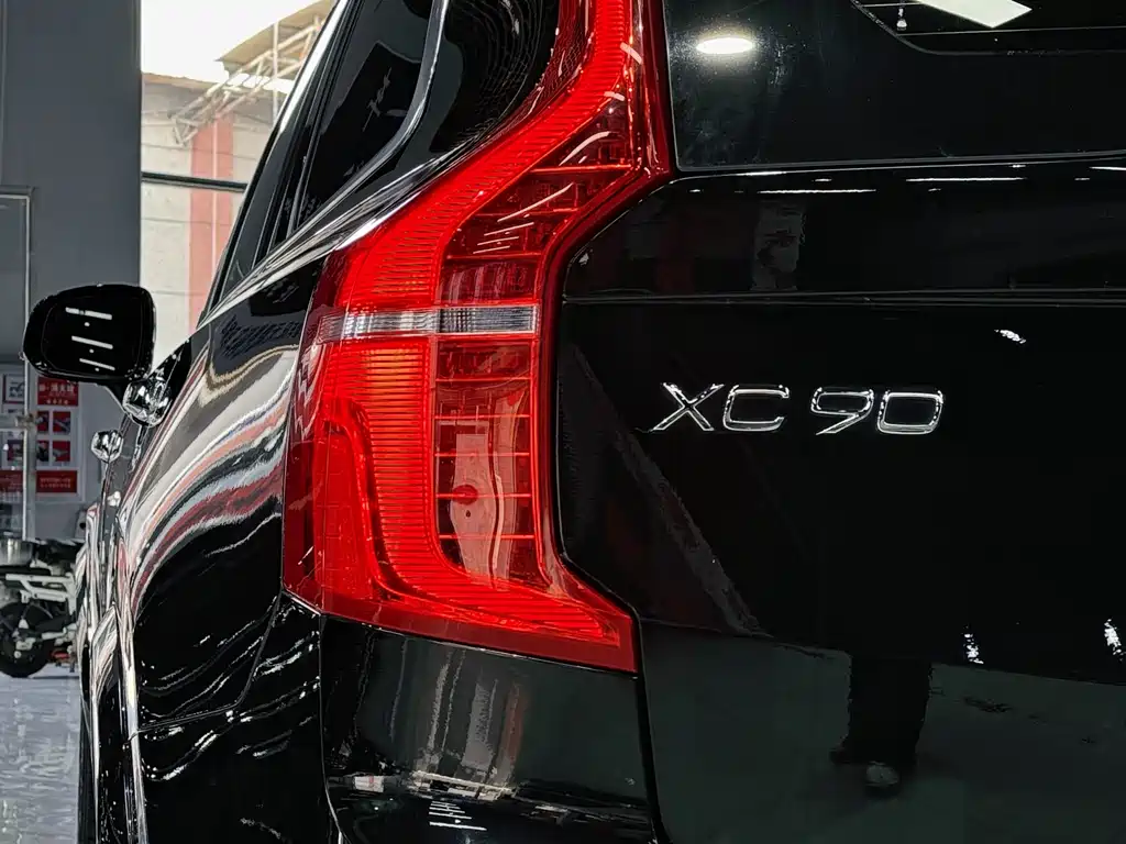 Volvo XC90 2021 — фото 16