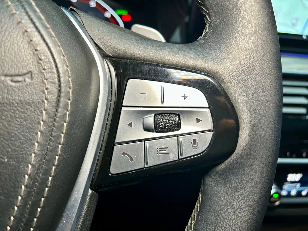 BMW 5 Series 2021 — фото 13