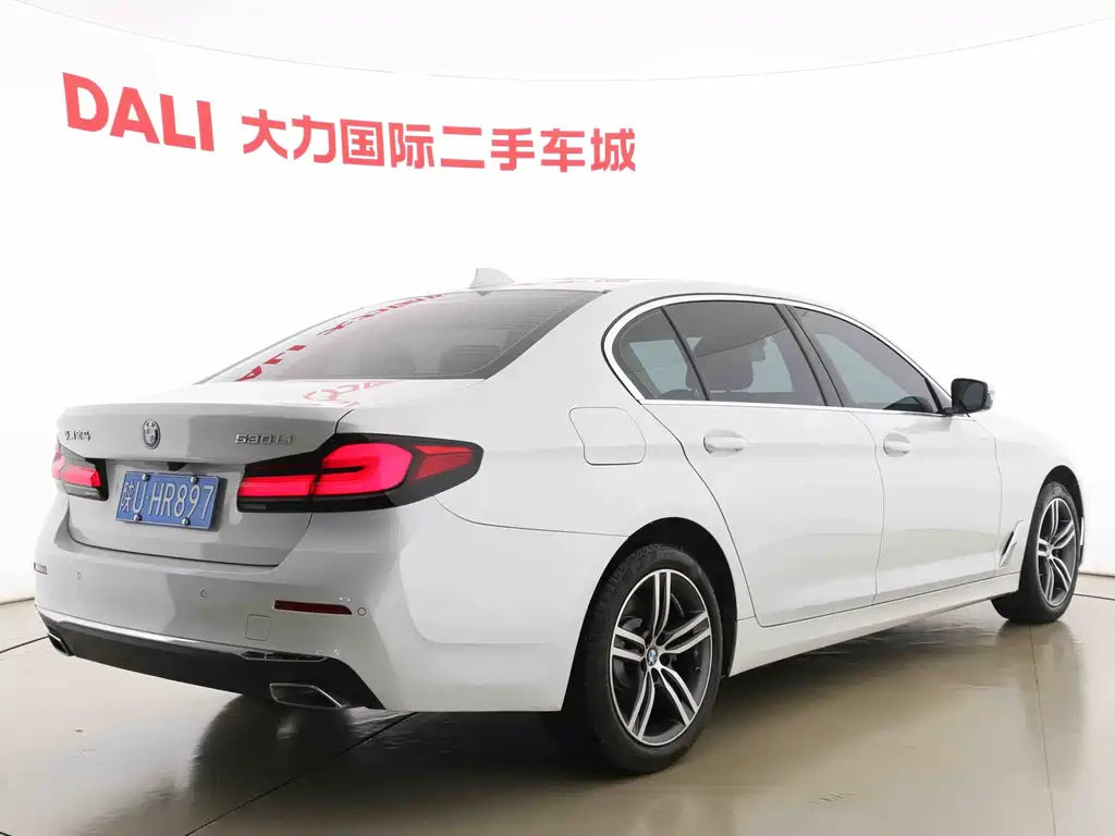 BMW 5 Series 2020 — фото 16