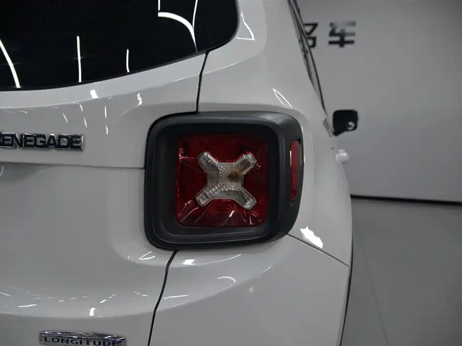 Jeep Renegade 2019 — фото 21