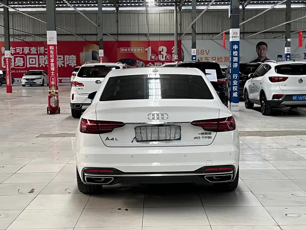 Audi A4L 2023 — фото 17