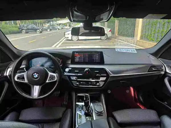 BMW 5 Series 2021