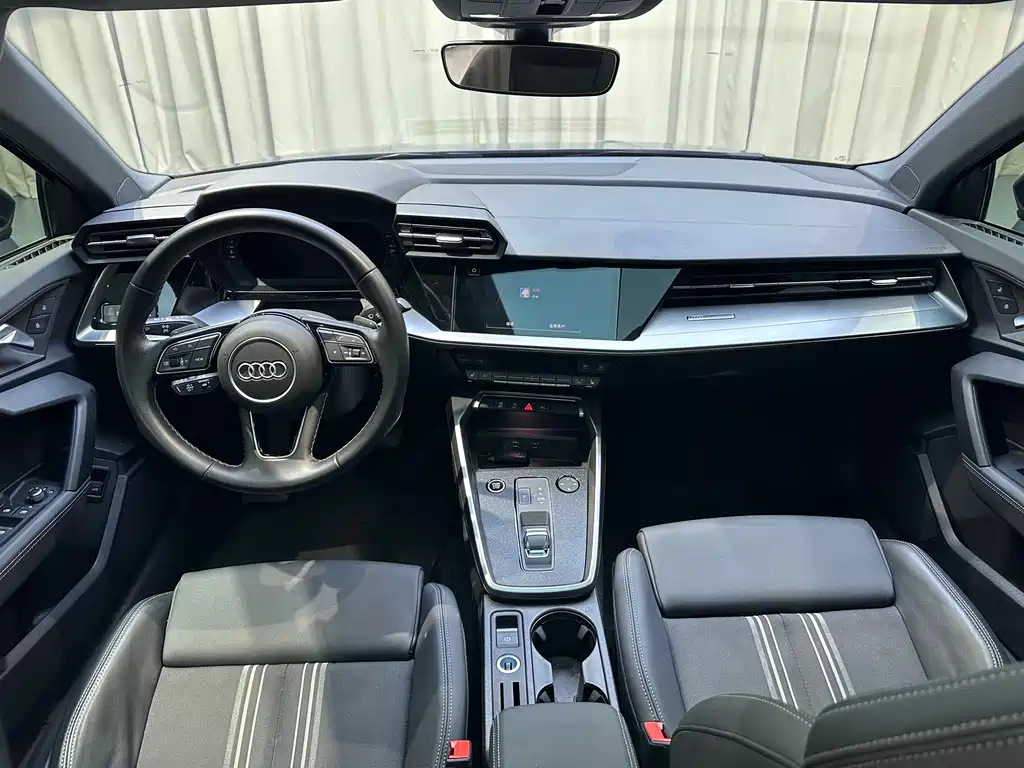 Audi A3 2023 — фото 11