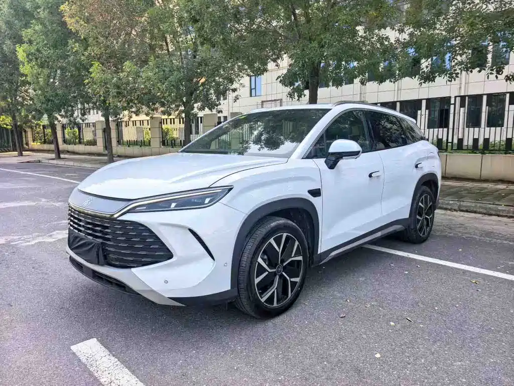 BYD L DM-i 2025 — фото 1
