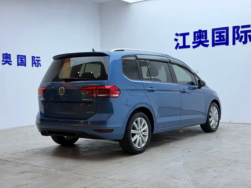 Volkswagen Touran 2023 — фото 19