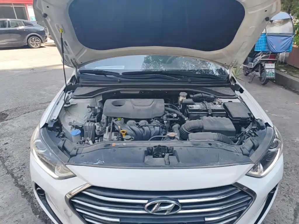 Hyundai Elantra 2018 — фото 20