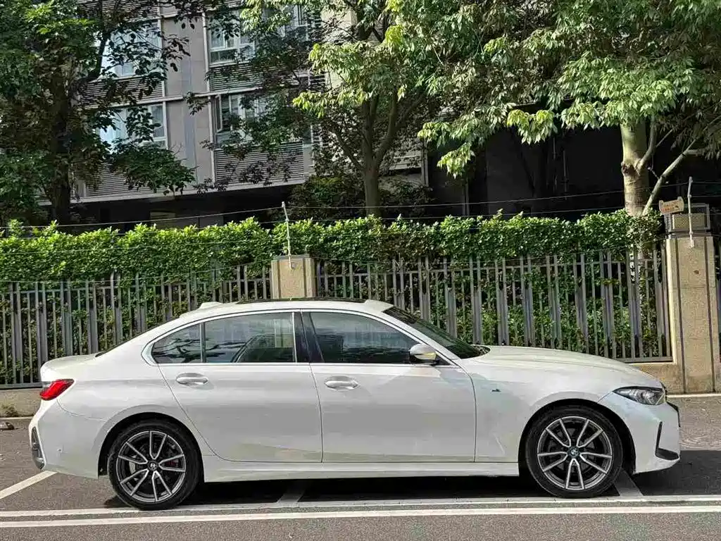 BMW 3 Series 2023 — фото 4