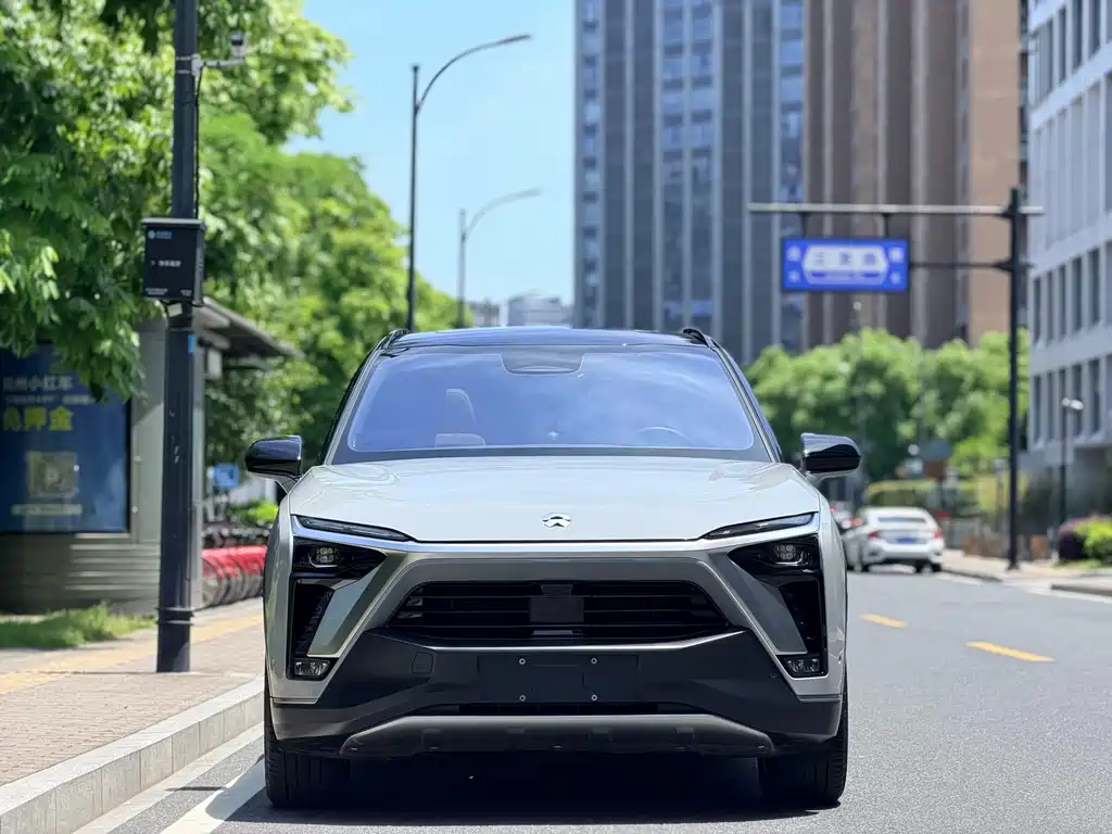 NIO ES8 2023
