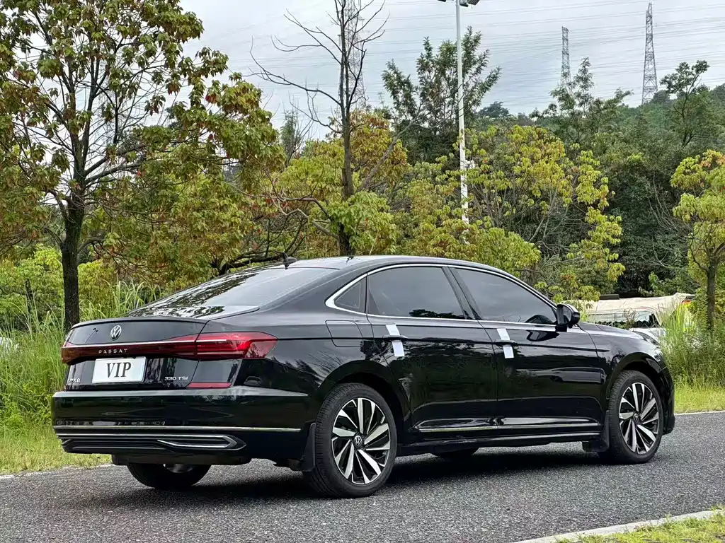 Volkswagen Passat 2023
