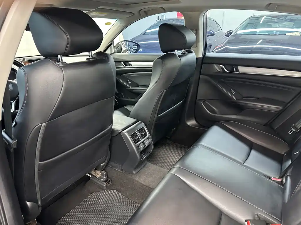 Honda Accord 2023 — фото 16