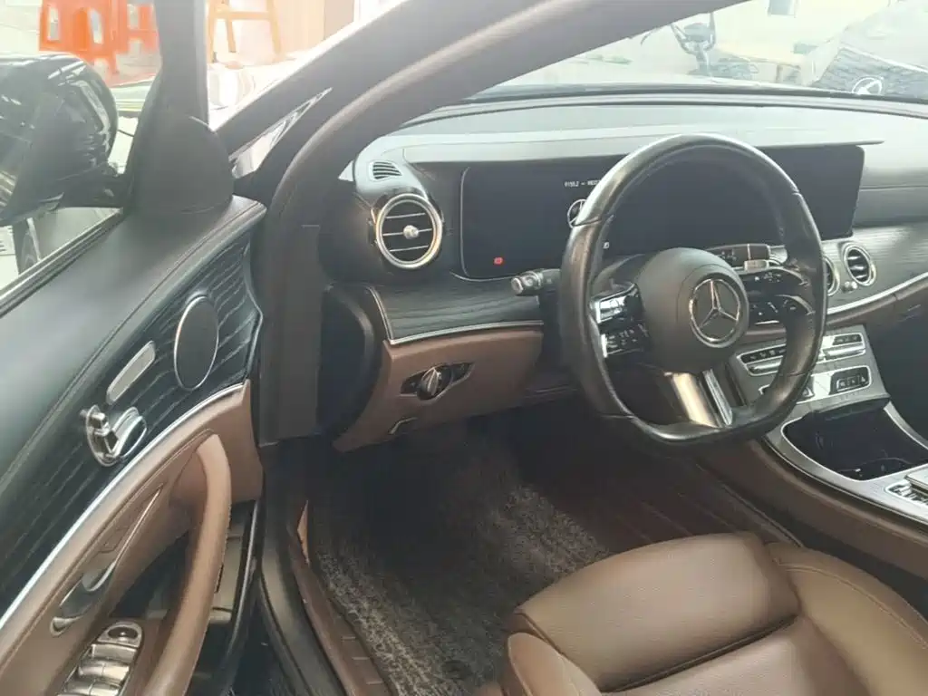 Mercedes-Benz E-Class 2021 — фото 16