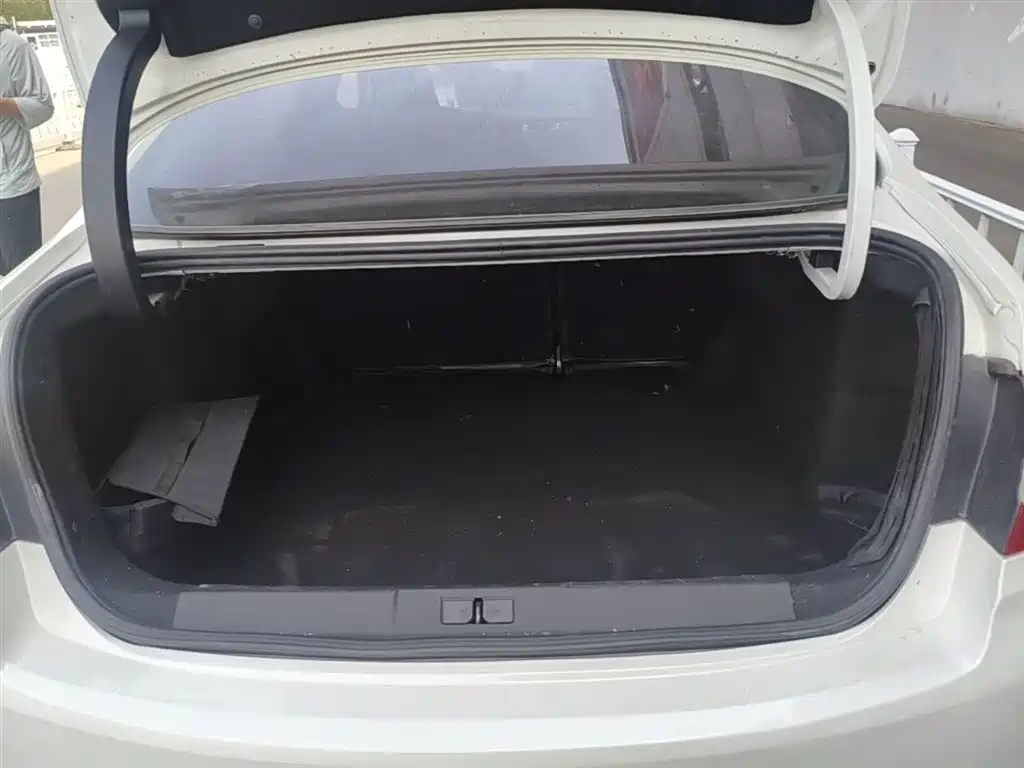 Peugeot 408 2015 — фото 19