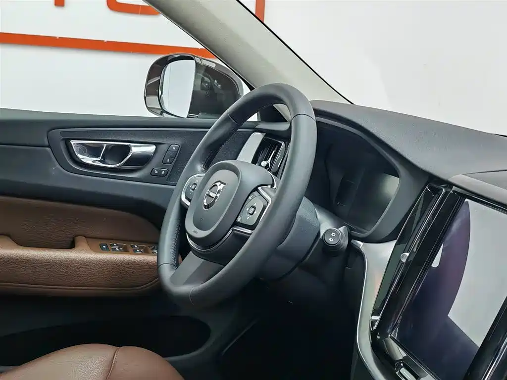 Volvo XC60 2019 — фото 22