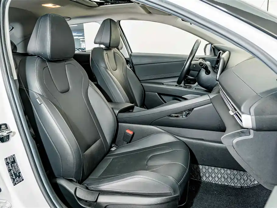Hyundai Elantra 2021 — фото 20