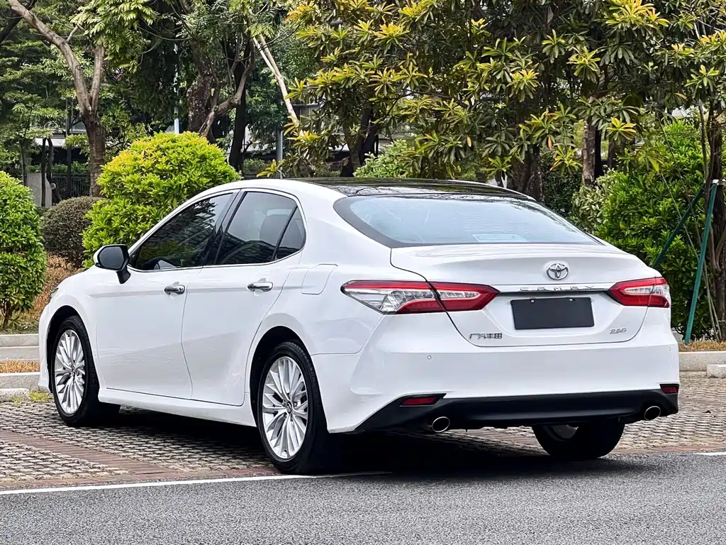 Toyota Camry 2020 — фото 16