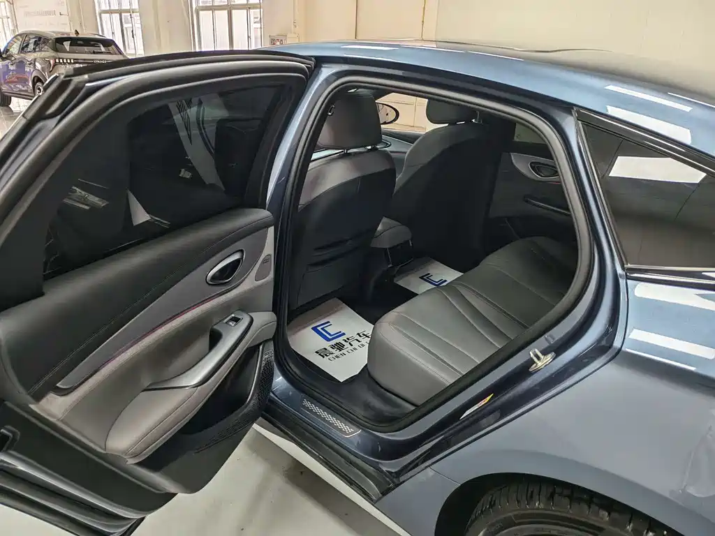 BYD Seal 07 DM-i 2025 — фото 12