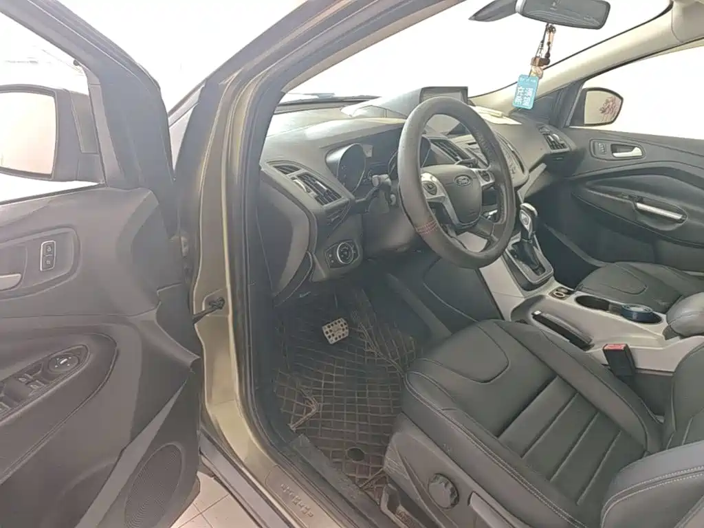 Ford Kuga 2016 — фото 16