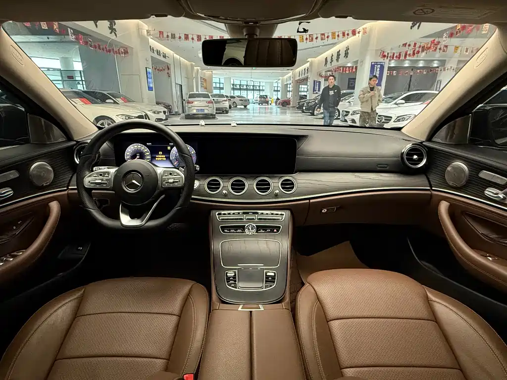 Mercedes-Benz E-Class 2019 — фото 11