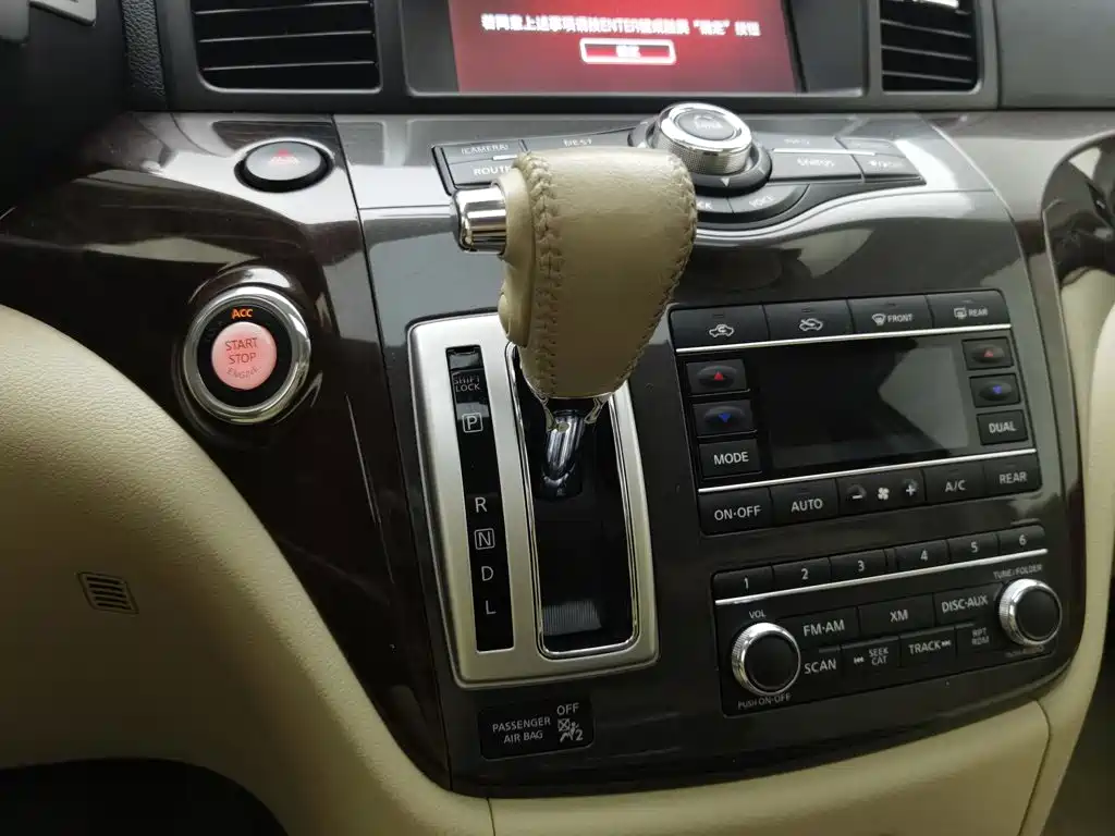 Nissan Quest 2017 — фото 13