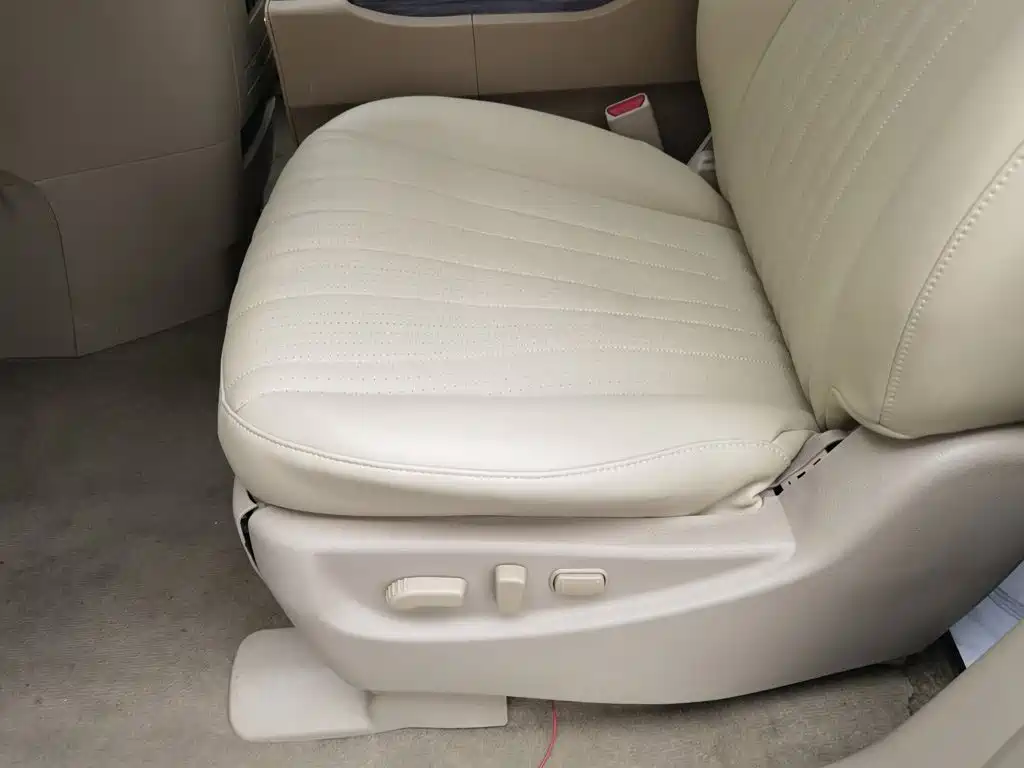 Nissan Quest 2017 — фото 20