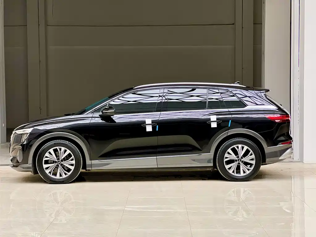 Audi Q5 E-Tron 2024 — фото 8