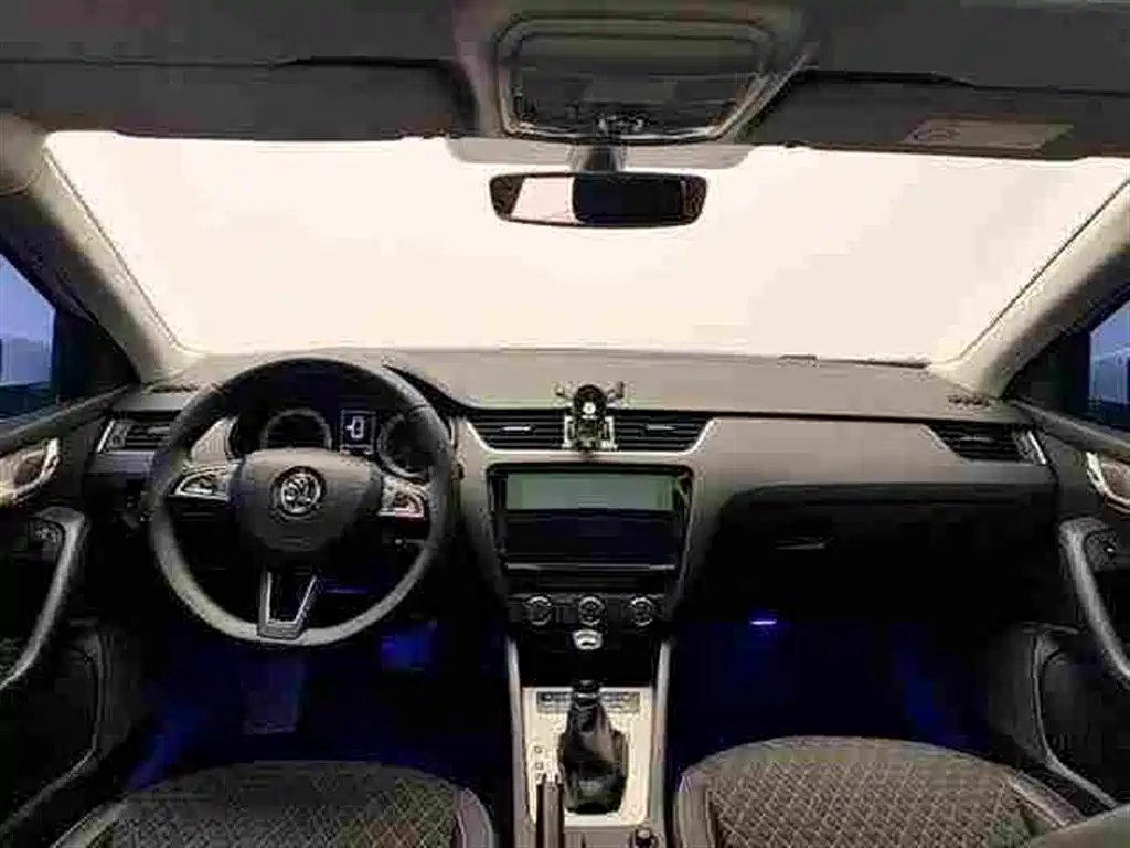 Skoda Octavia 2020 — фото 8