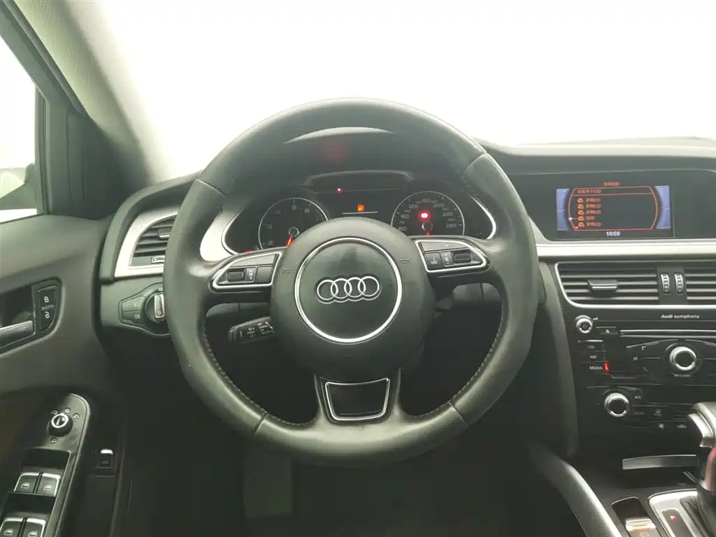 Audi A4L 2015 — фото 11