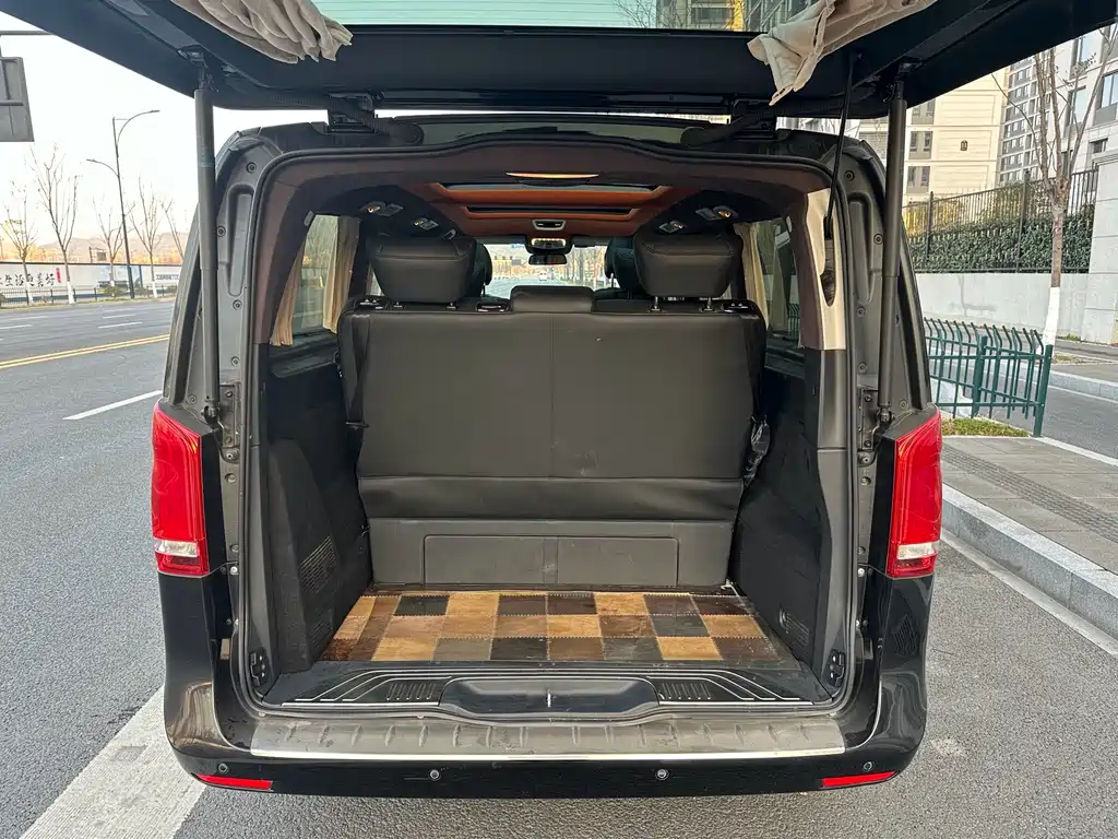 Mercedes-Benz V-Class 2018 — фото 21