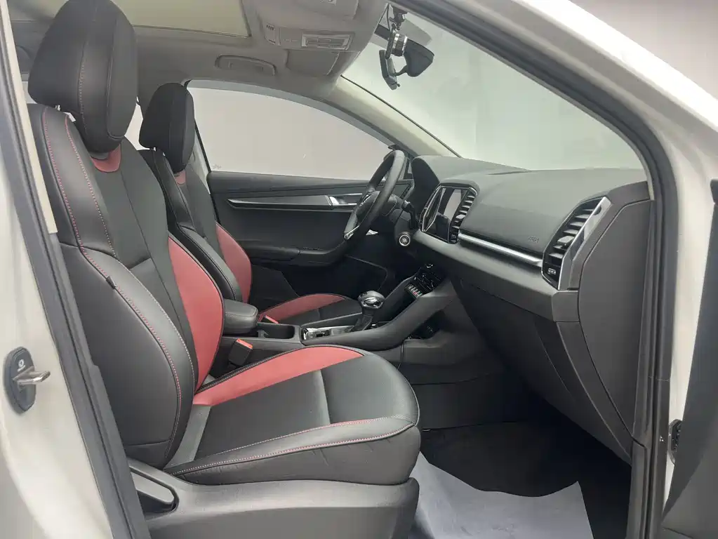 Skoda Karoq 2023 — фото 10