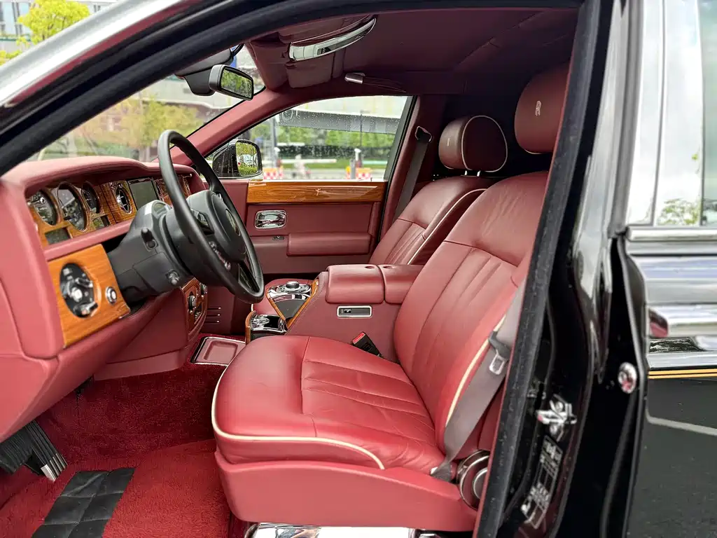 Rolls-Royce Phantom 2015 — фото 15