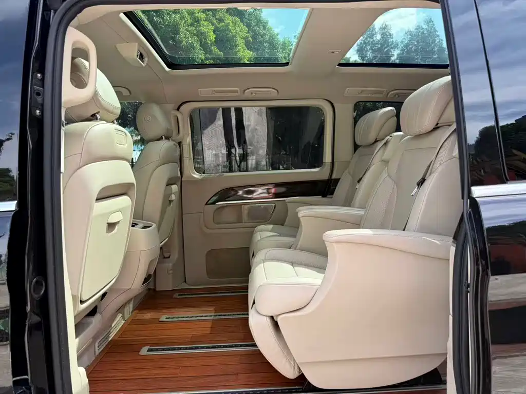 Mercedes-Benz V-Class 2019 — фото 36