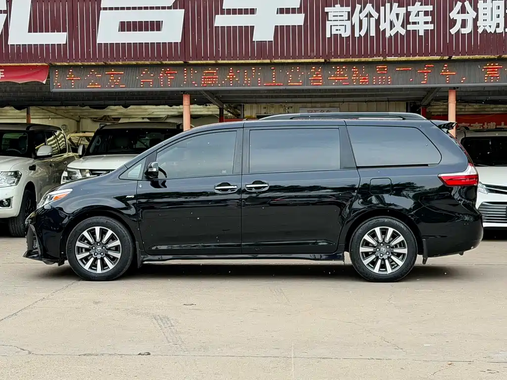 Toyota Sienna 2018 — фото 5