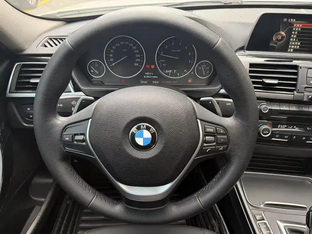 BMW 3 Series 2017 — фото 16