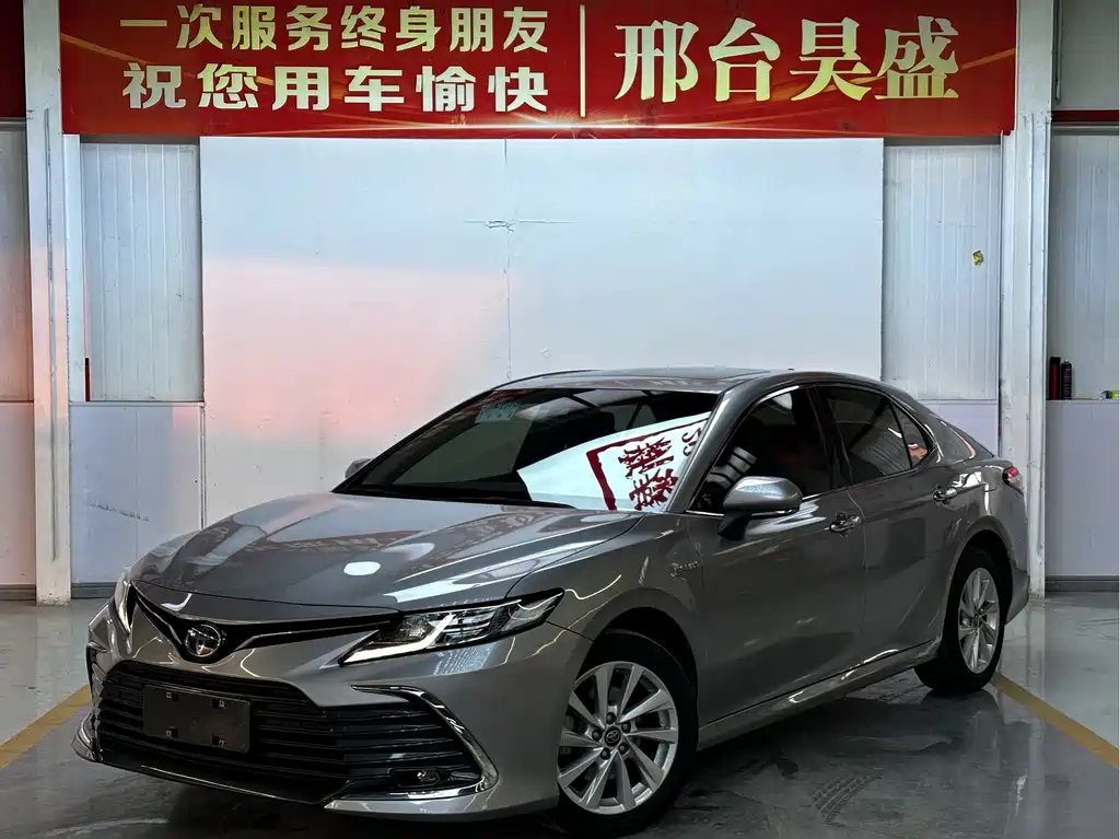 Toyota Camry 2021 — фото 1