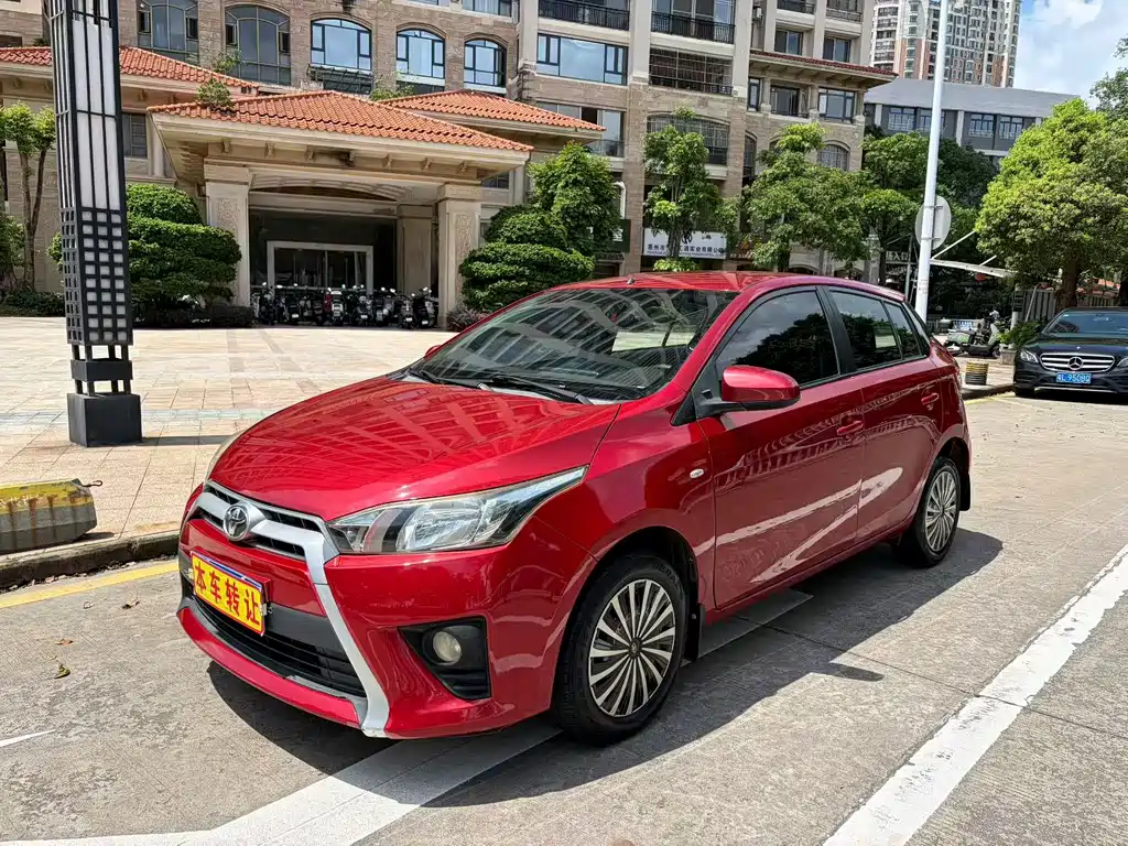 Toyota Yaris L 2015 — фото 1