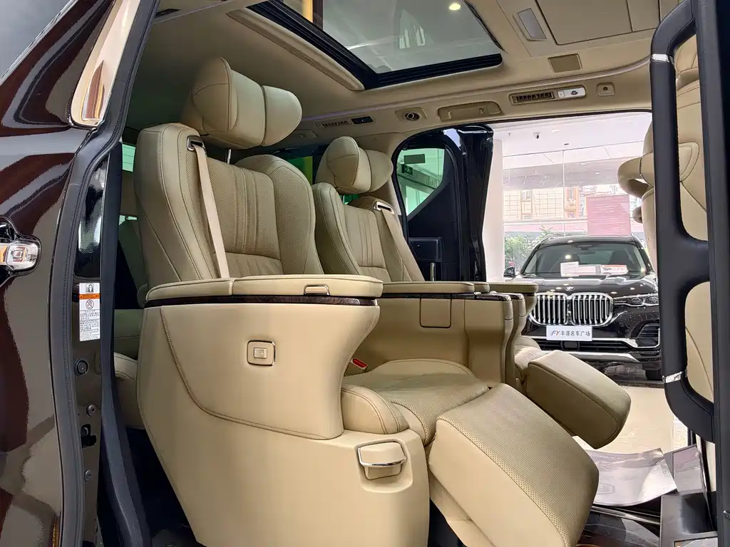 Toyota Vellfire 2022 — фото 9