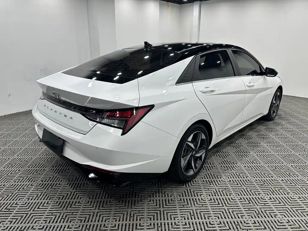 Hyundai Elantra 2022