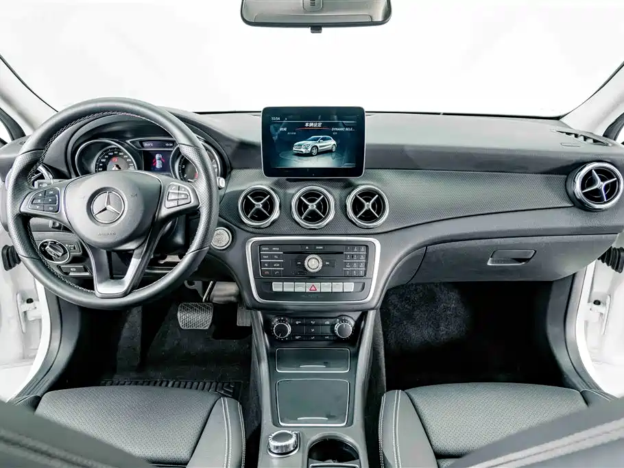 Mercedes-Benz GLA 2018 — фото 13