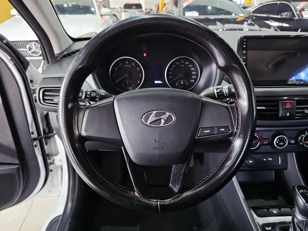 Hyundai Elantra 2020 — фото 8