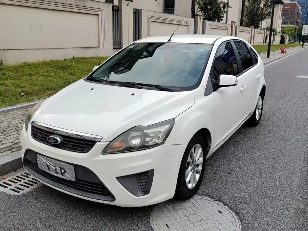 Ford Focus 2013 — фото 1