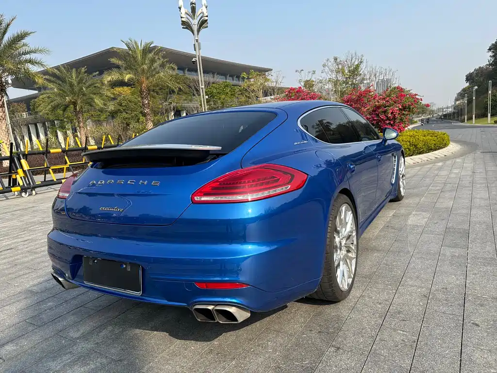 Porsche Panamera 2015 — фото 17