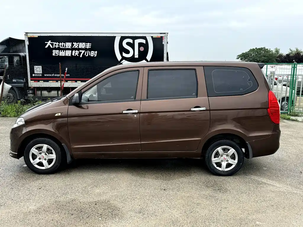 Wuling Hongguang 2018 — фото 8