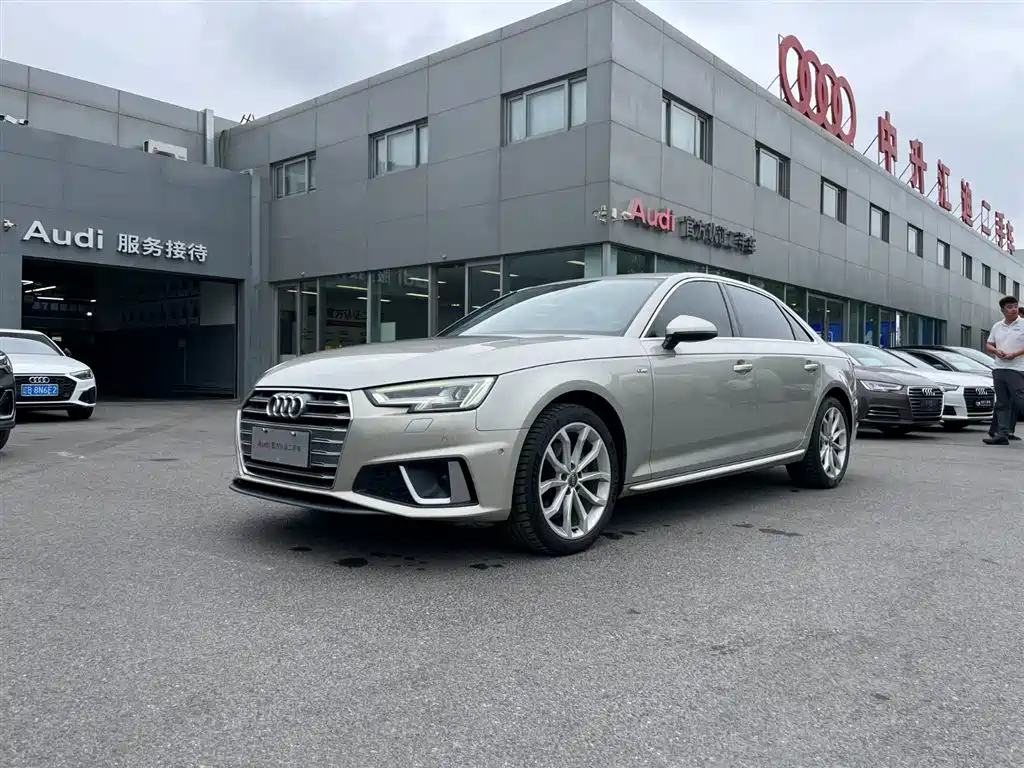 Audi A4L 2019 — фото 1